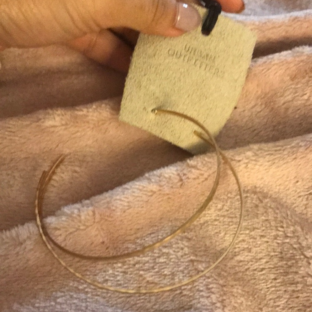 🌟 brand new UO circle ear ring